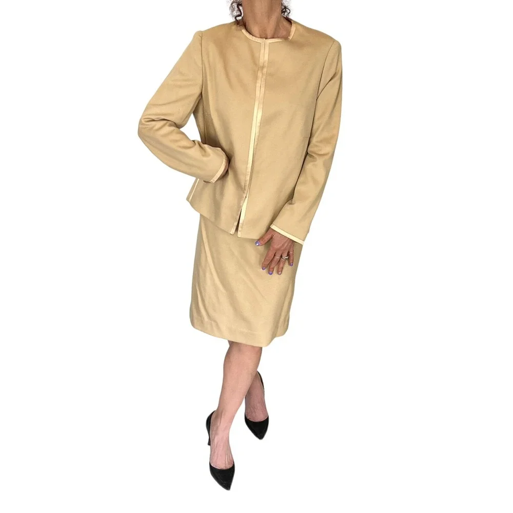 Vintage ESCADA  Placenza Orylactus Rabbit Wool Beige Satin Trim skirt Suit 12-14
